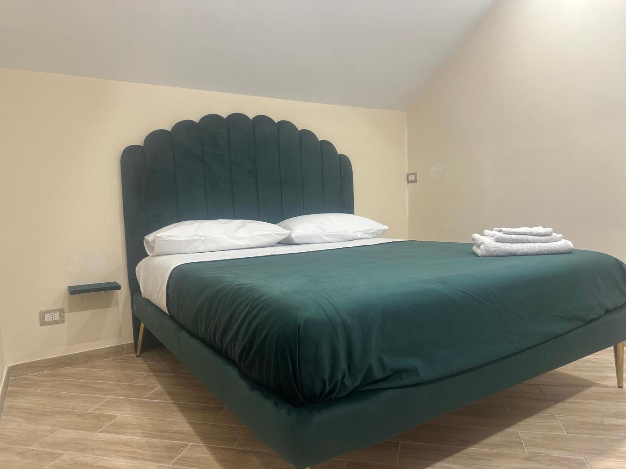 Attic Room Неаполь Экстерьер фото
