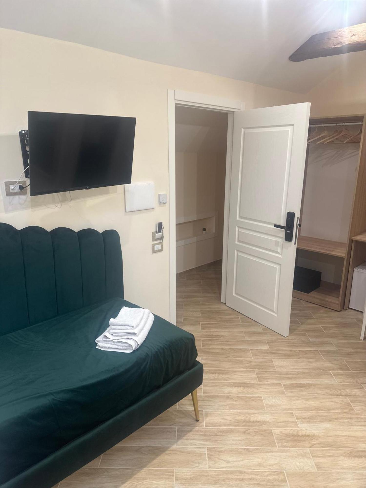 Attic Room Неаполь Экстерьер фото